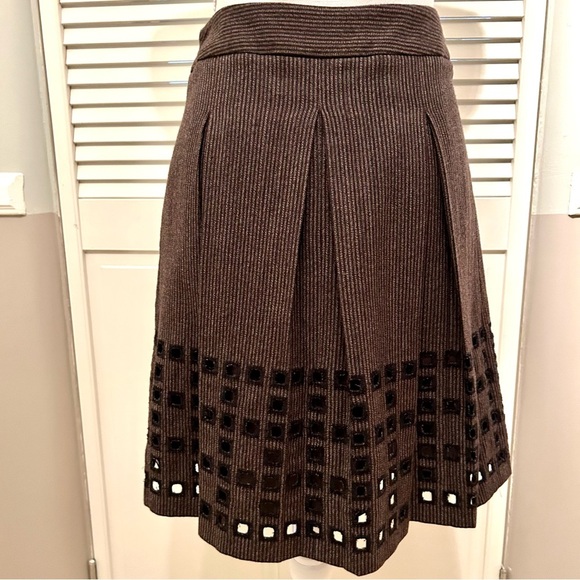 BCBGMAXAZRIA Wool blend skirt with embroidered square cutouts at hem box pleats - Picture 10 of 11